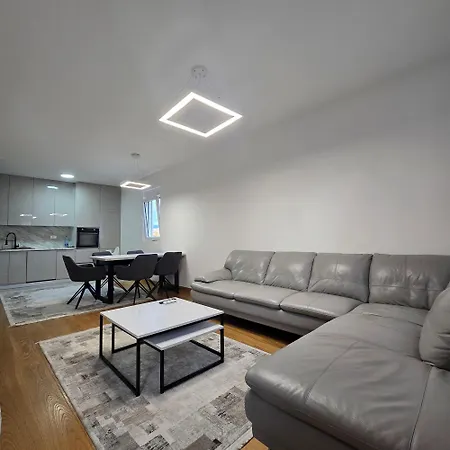 Violet- Kvart Luxury 2 Bedroom Podgorica