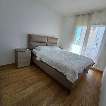 Violet- Kvart Luxury 2 Bedroom Podgorica