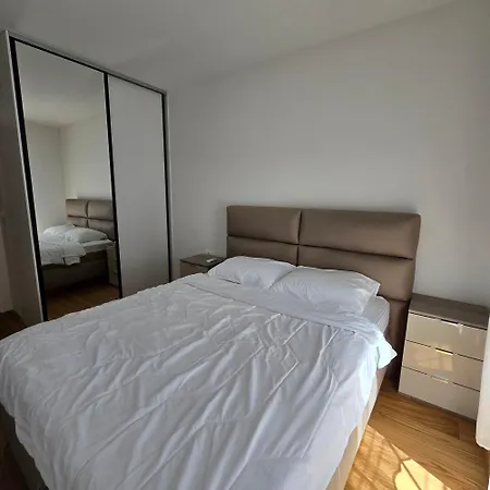Violet- Kvart Luxury 2 Bedroom Apartment *